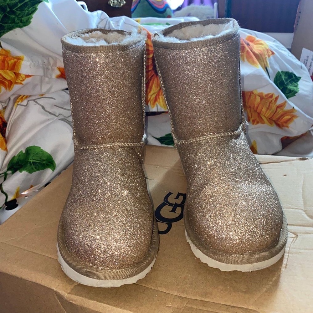 UGG Classic Short II